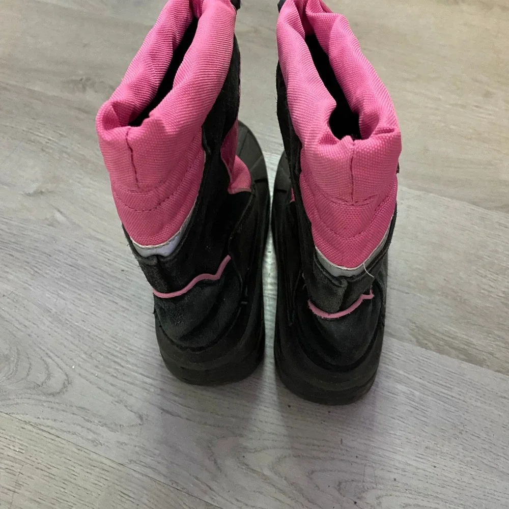Totes Winter Survivor Snow Boots Kids Size 2 Black Pink Quilted Insulated
